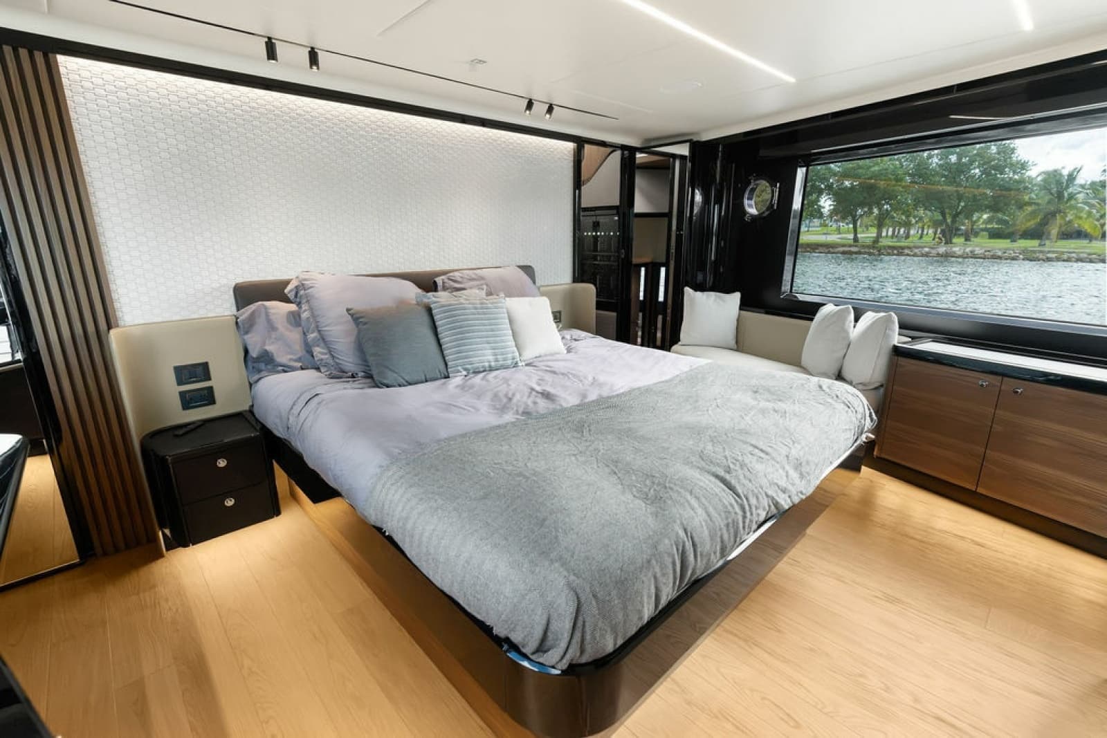 2023 Absolute Navetta 64 - Photo 82