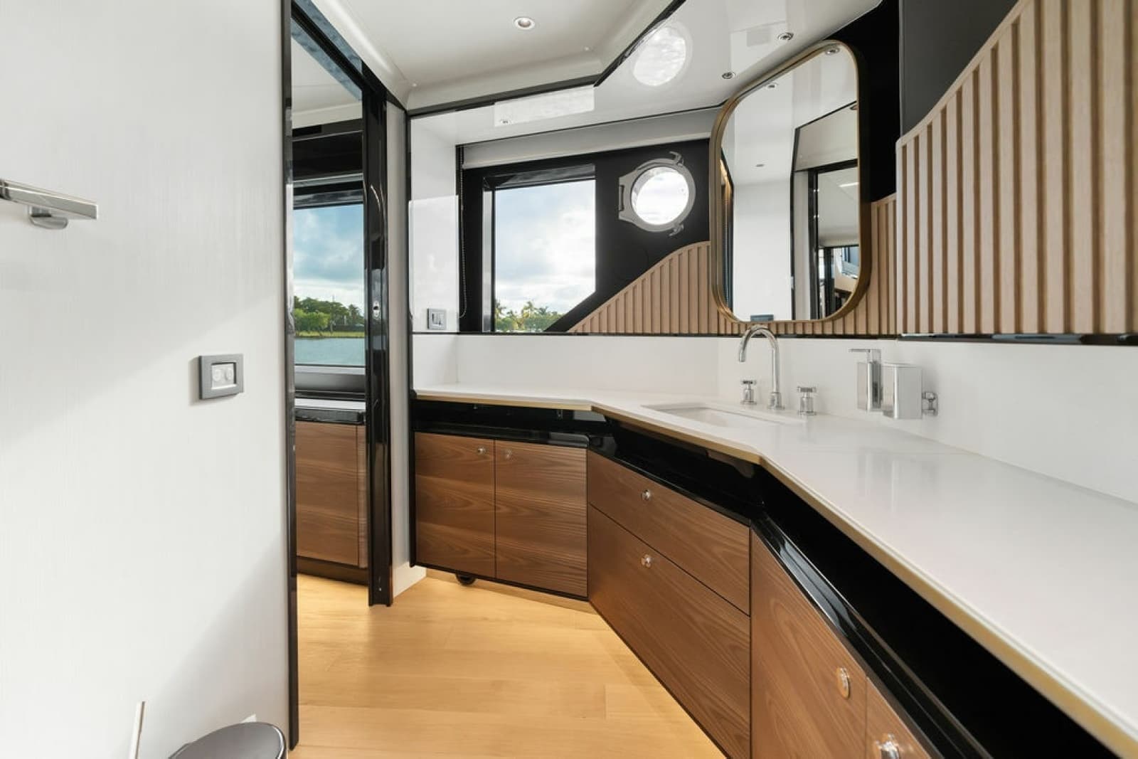 2023 Absolute Navetta 64 - Photo 80