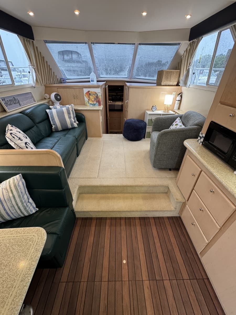 1999 Carver 370 Voyager - Photo 11