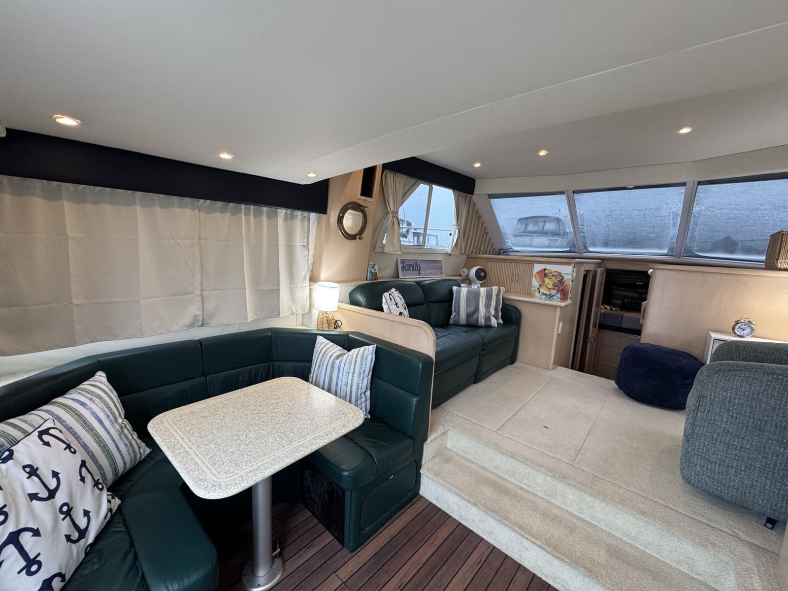 1999 Carver 370 Voyager - Photo 6