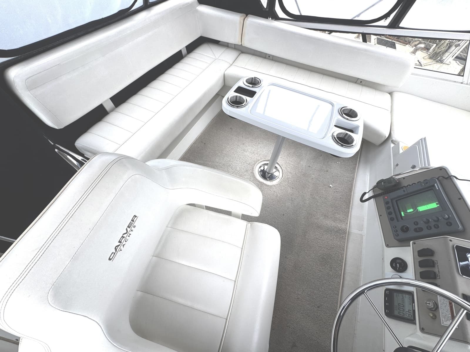 1999 Carver 370 Voyager - Photo 4