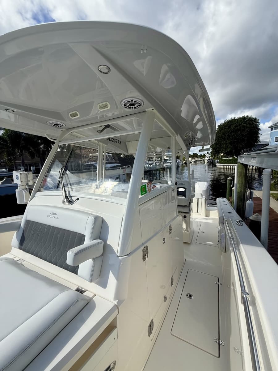 2021 Cobia 350 - Photo 7