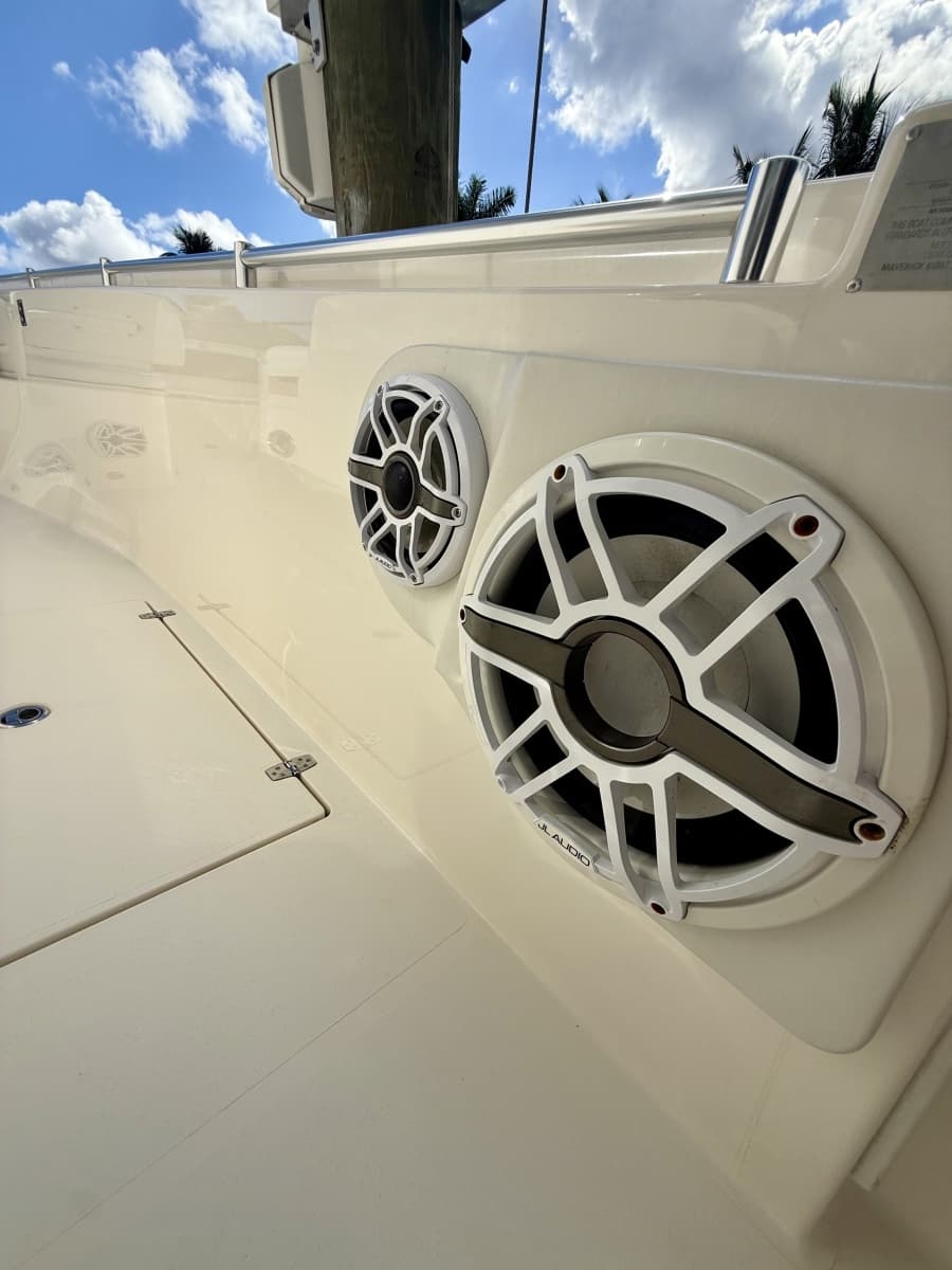 2021 Cobia 350 - Photo 25