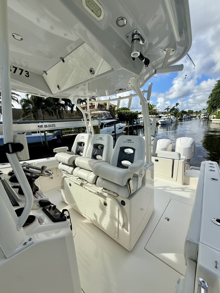 2021 Cobia 350 - Photo 9