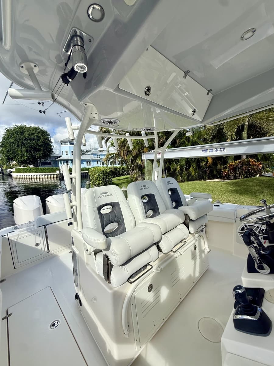 2021 Cobia 350 - Photo 10
