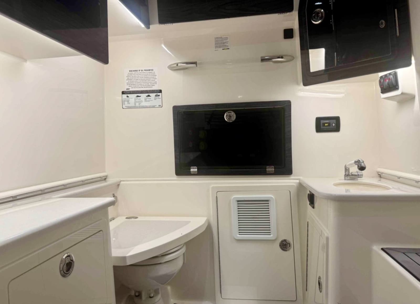 2021 Cobia 350 - Photo 28