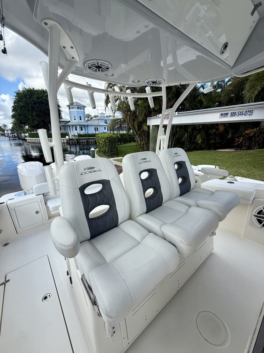 2021 Cobia 350 - Photo 11