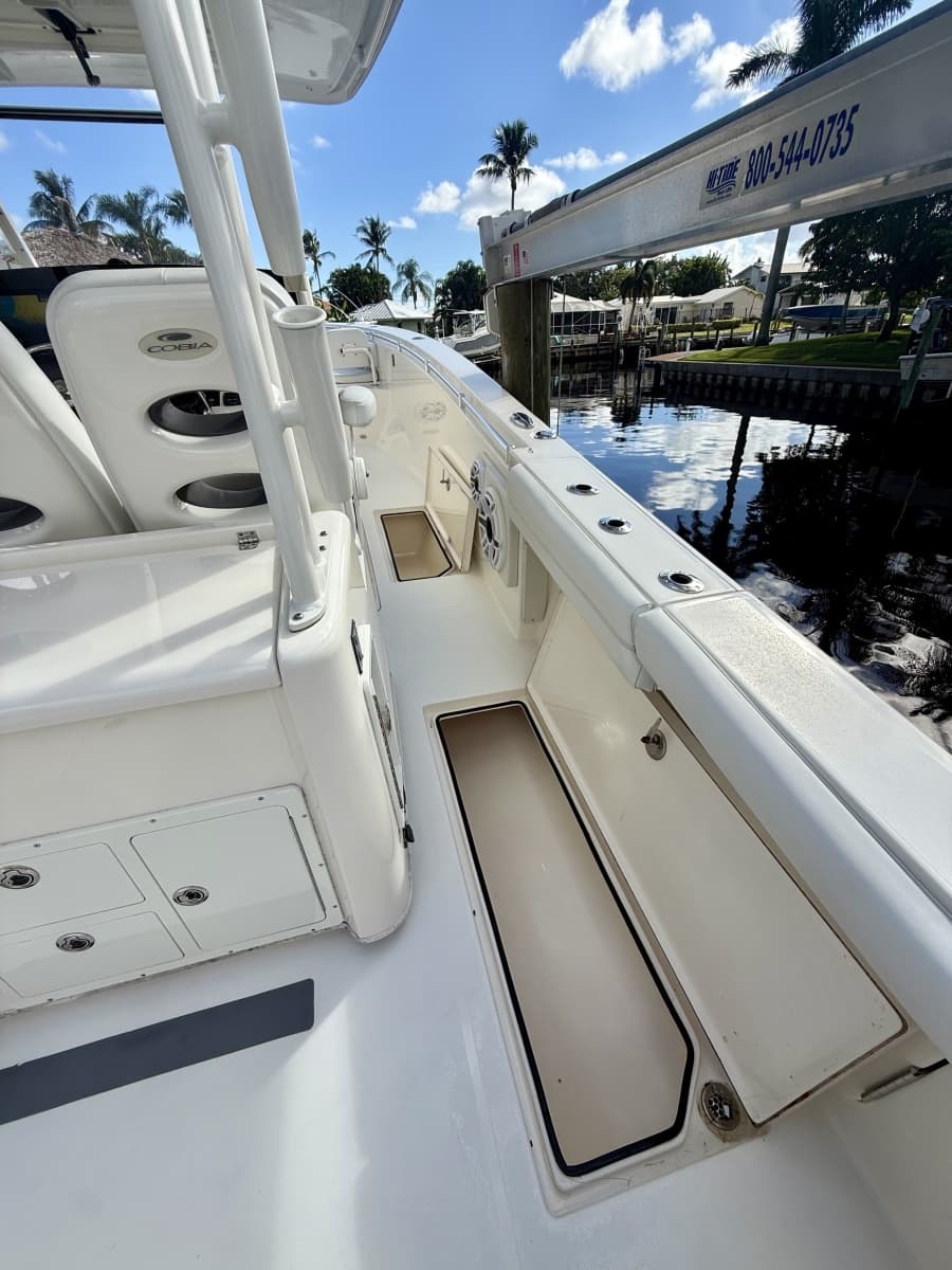 2021 Cobia 350 - Photo 20