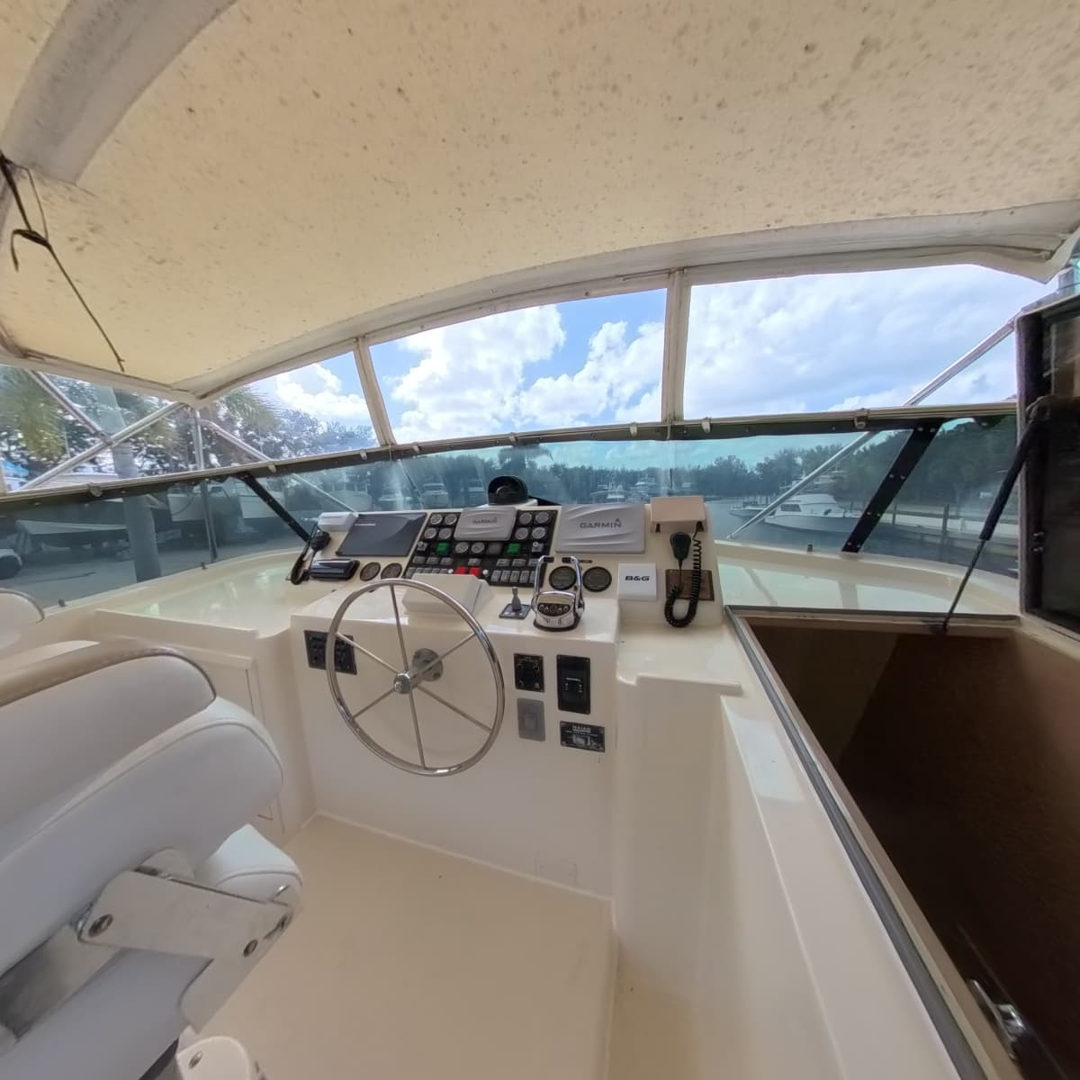 1991 Hatteras 70 Cockpit Motor Yacht - Photo 8