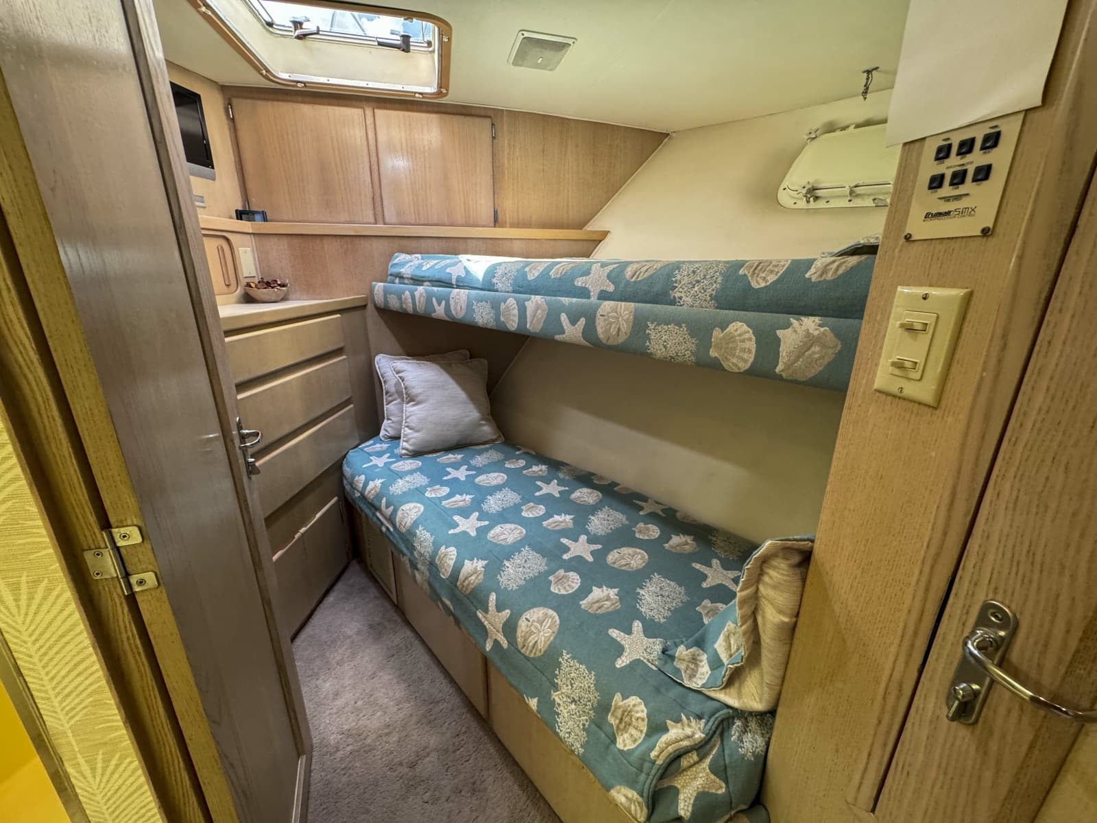 1991 Hatteras 70 Cockpit Motor Yacht - Photo 23