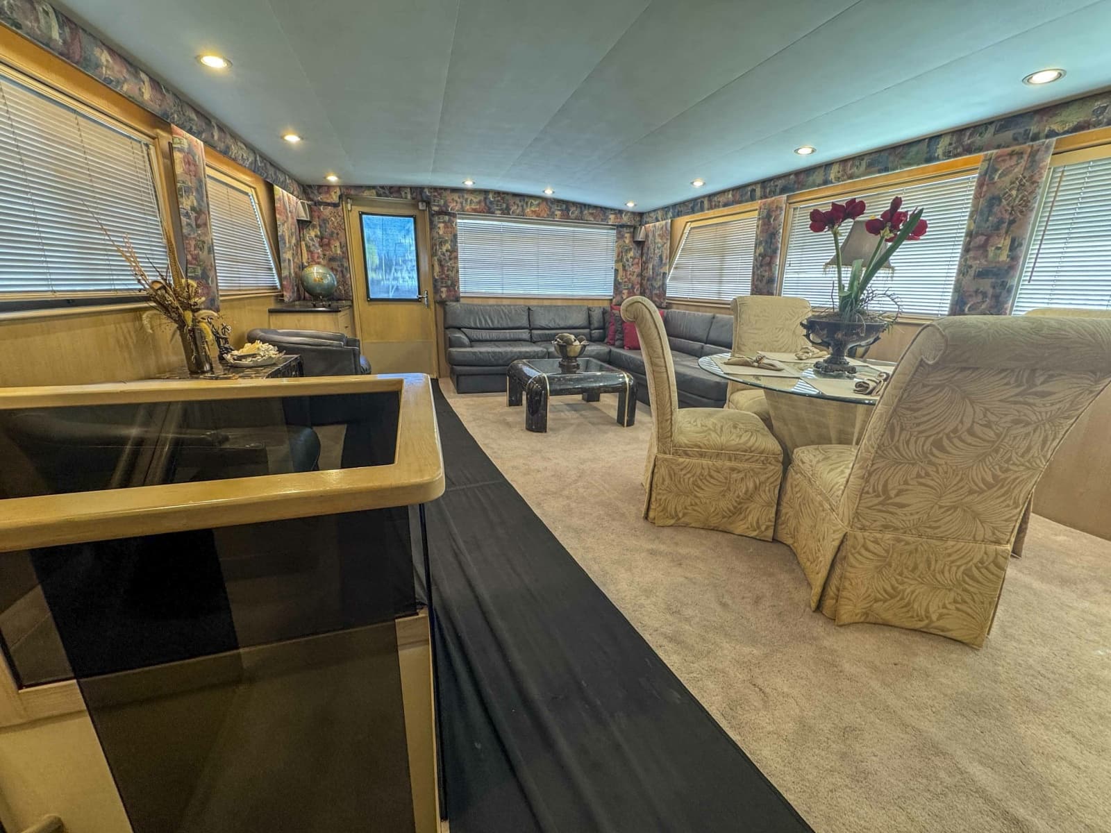 1991 Hatteras 70 Cockpit Motor Yacht - Photo 12