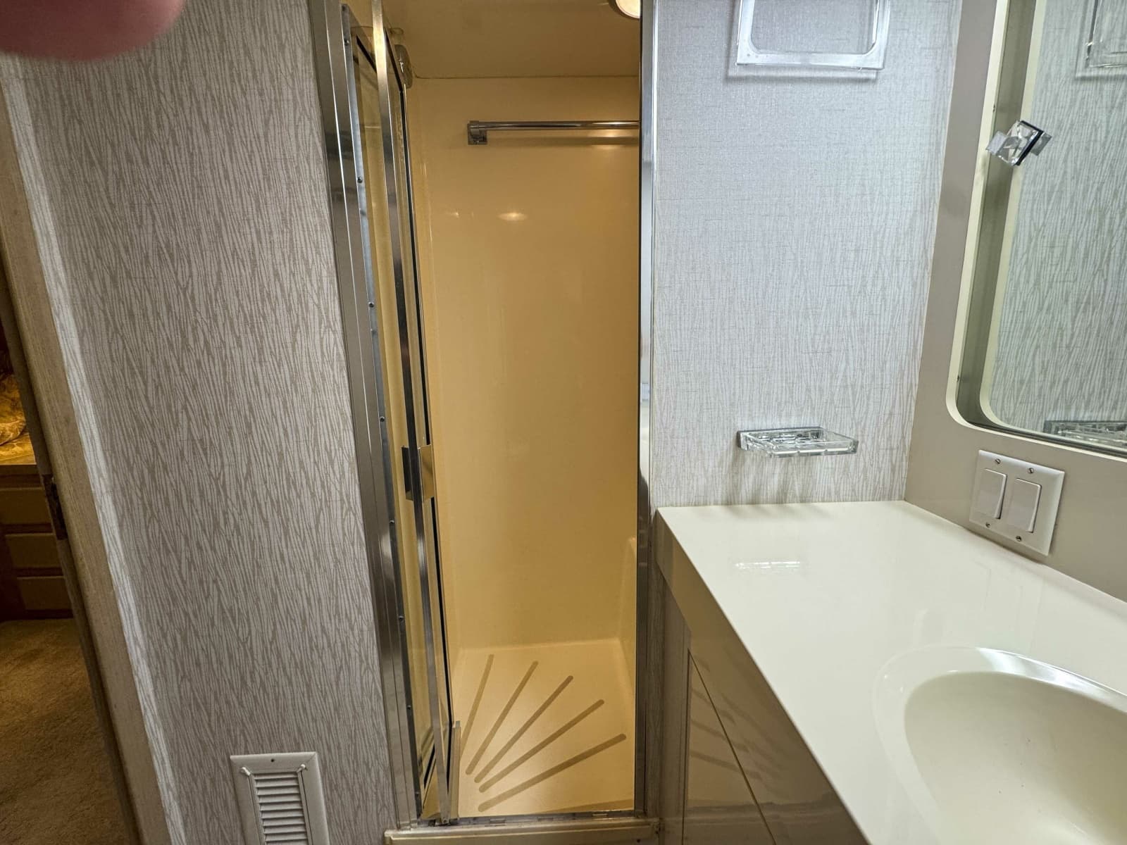 1991 Hatteras 70 Cockpit Motor Yacht - Photo 29