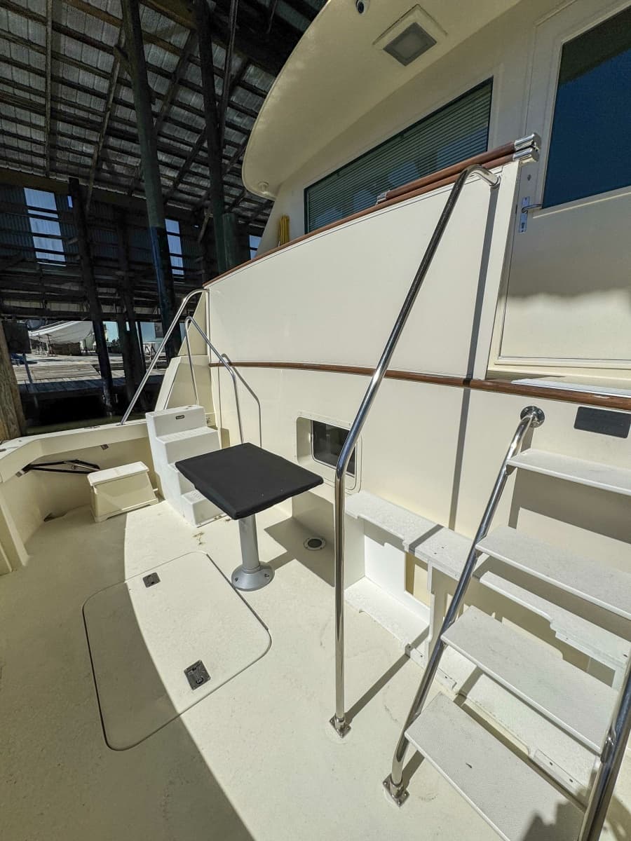 1991 Hatteras 70 Cockpit Motor Yacht - Photo 9
