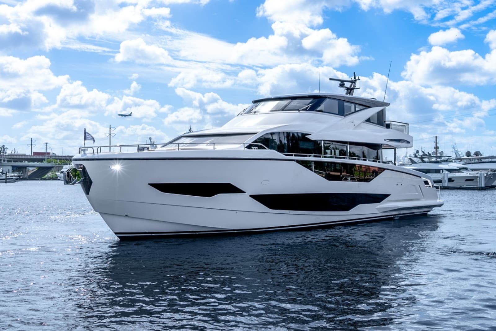 2025 Sunseeker 90 Ocean Enclosed - Photo 2