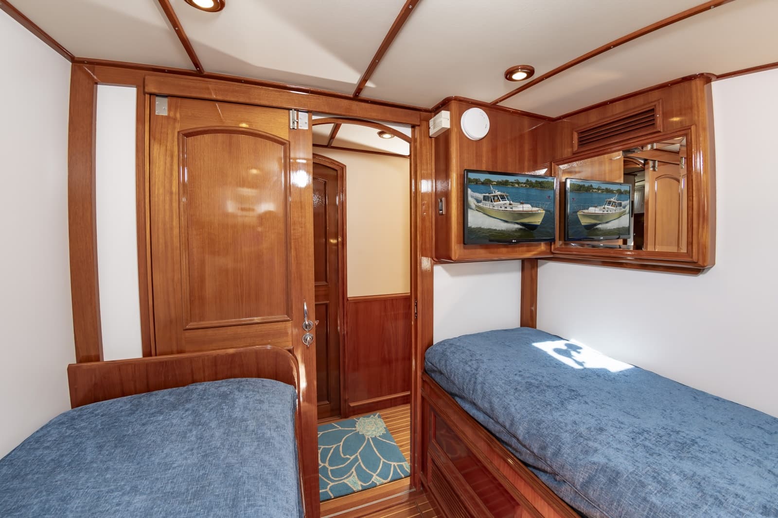 2007 Grand Banks  - Photo 37