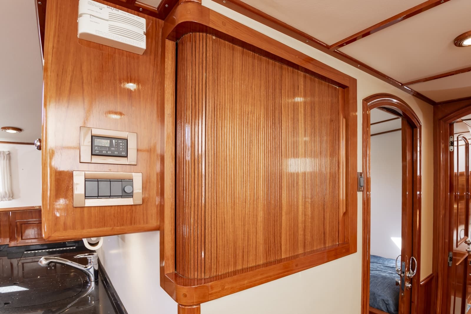2007 Grand Banks  - Photo 32