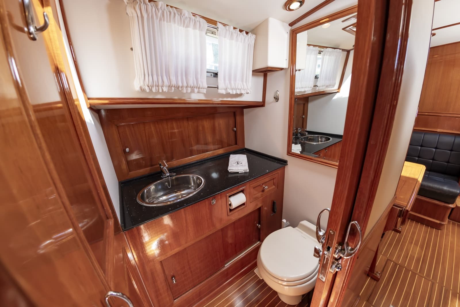 2007 Grand Banks  - Photo 38