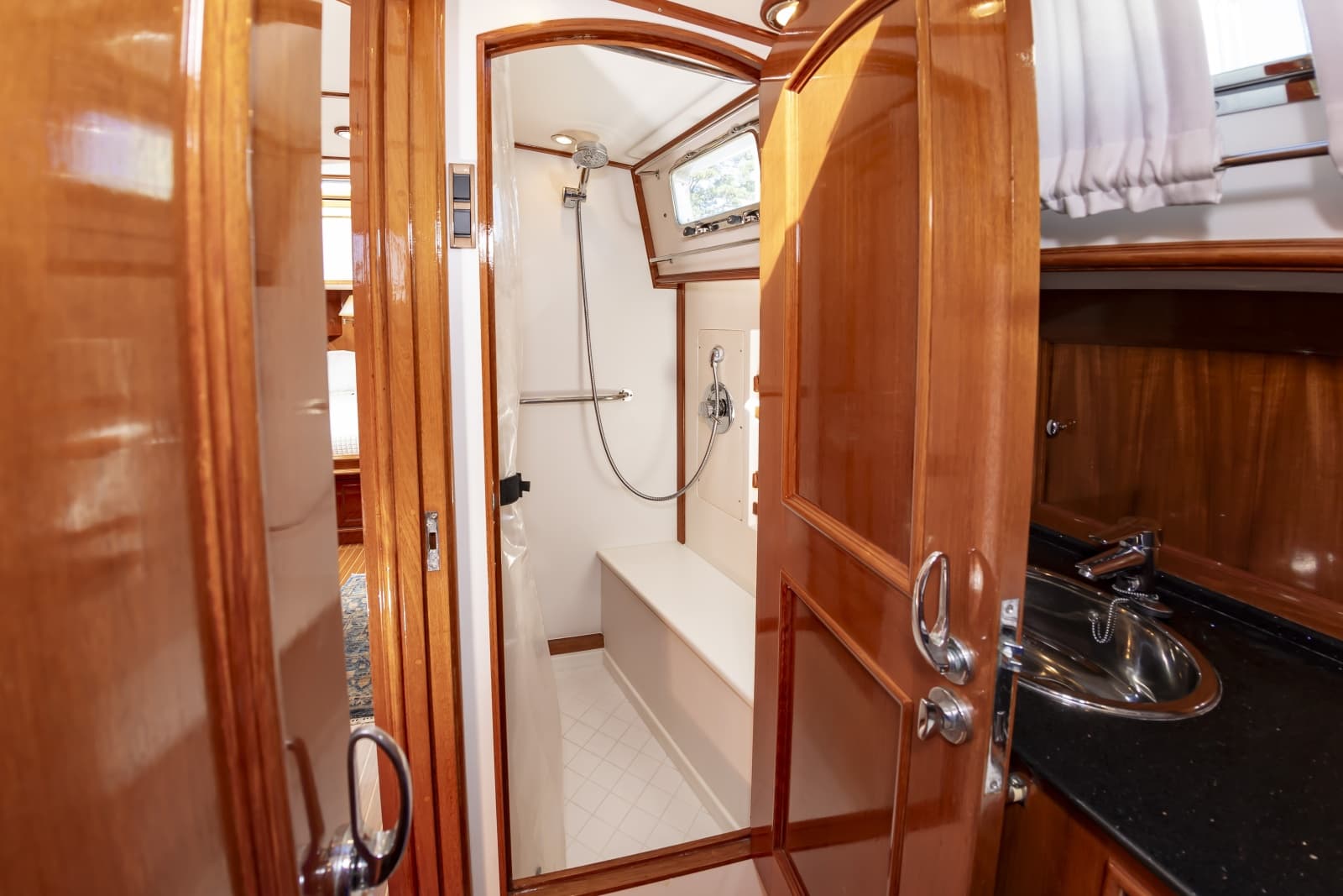 2007 Grand Banks  - Photo 39