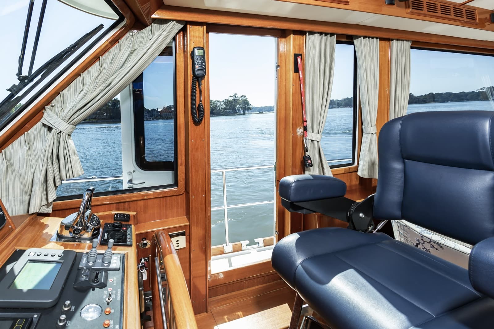 2007 Grand Banks  - Photo 23