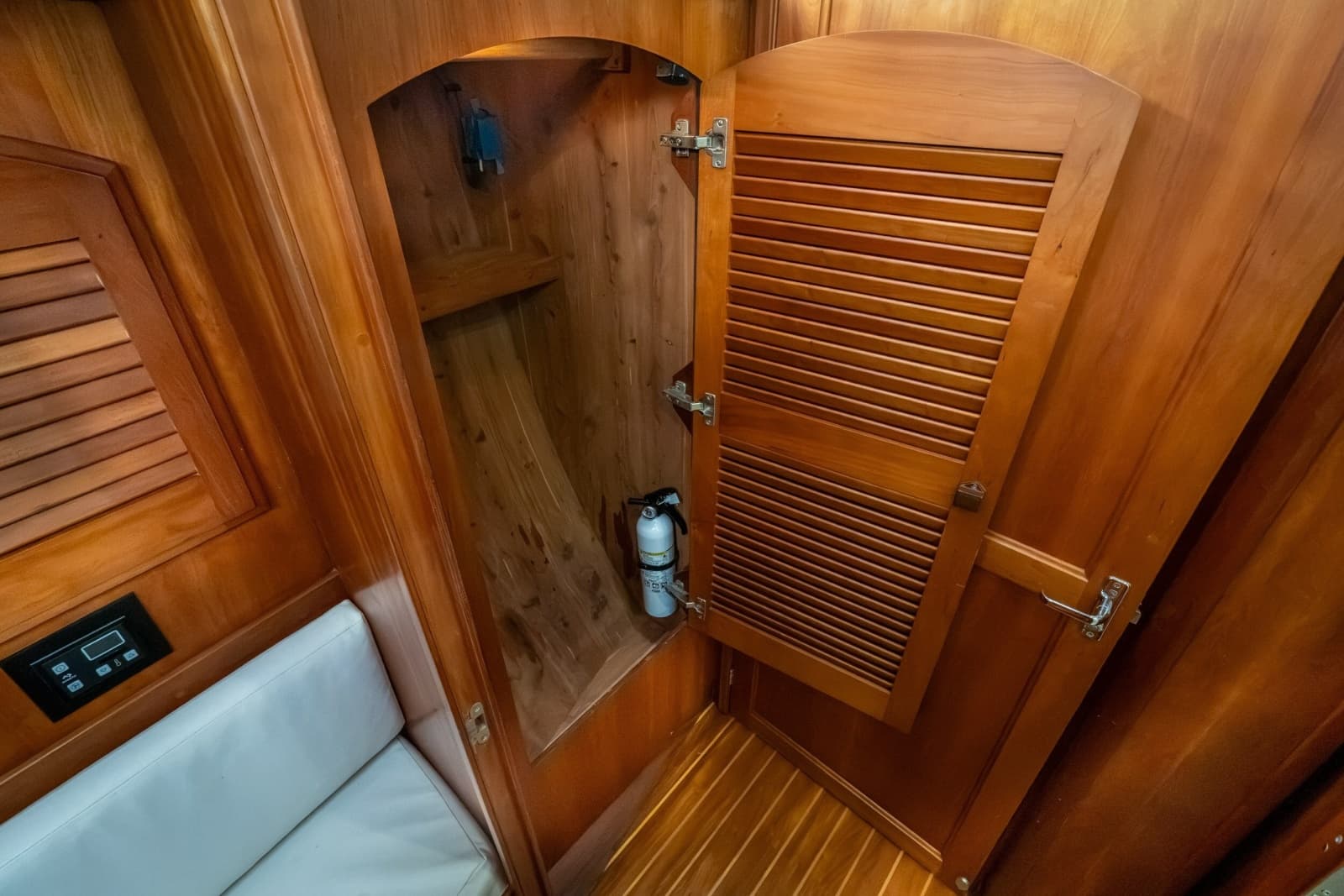 2005 Sabre 426 - Photo 17