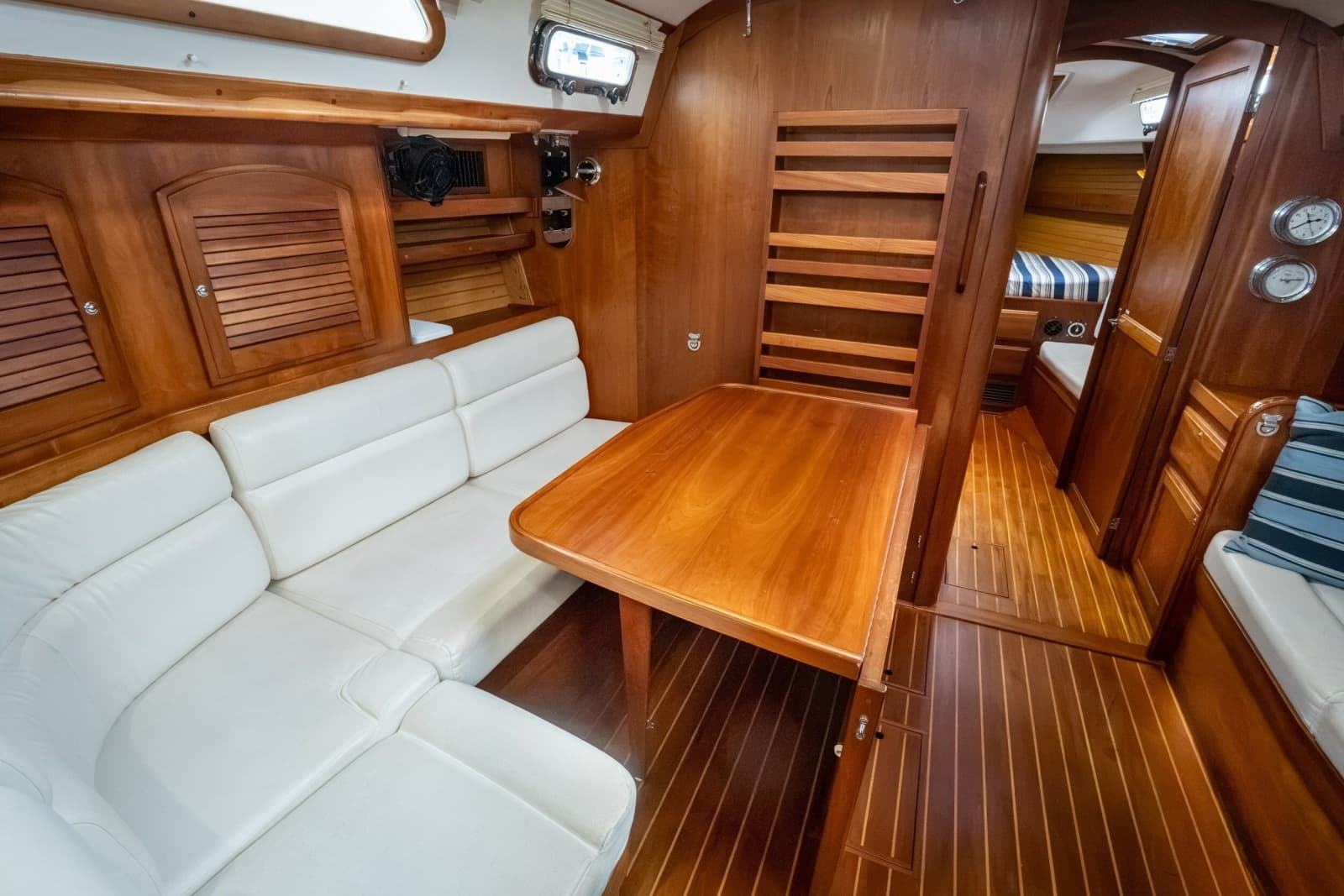 2005 Sabre 426 - Photo 18