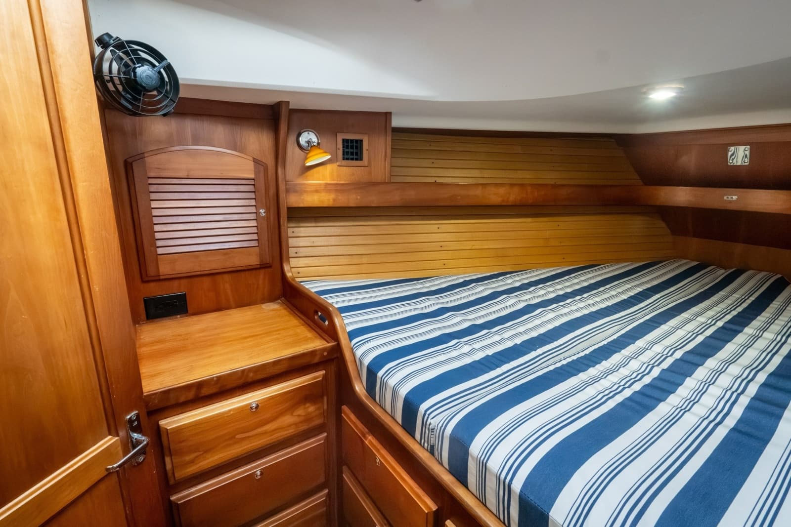 2005 Sabre 426 - Photo 13
