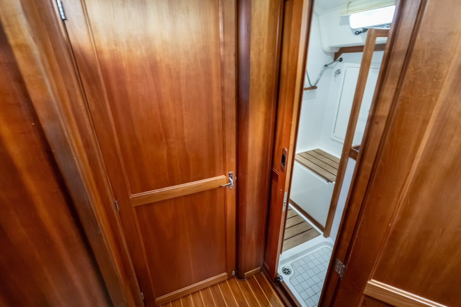 2005 Sabre 426 - Photo 15