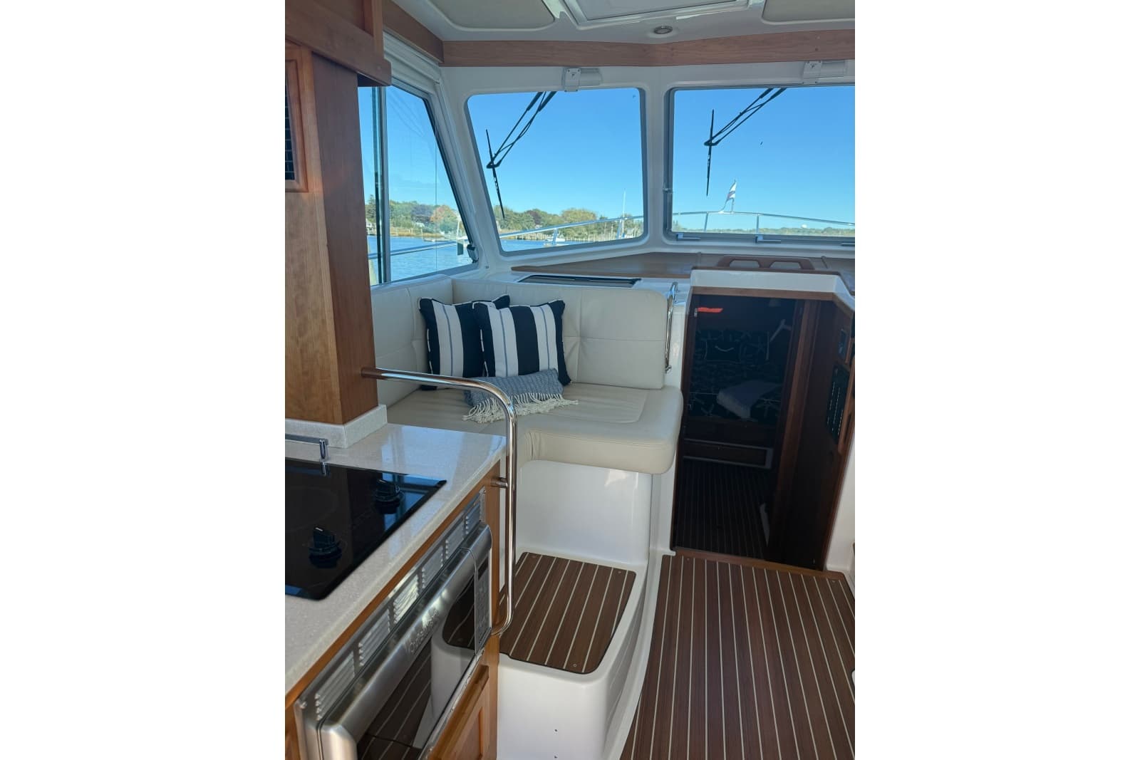 2017 Back Cove 41 - Photo 10