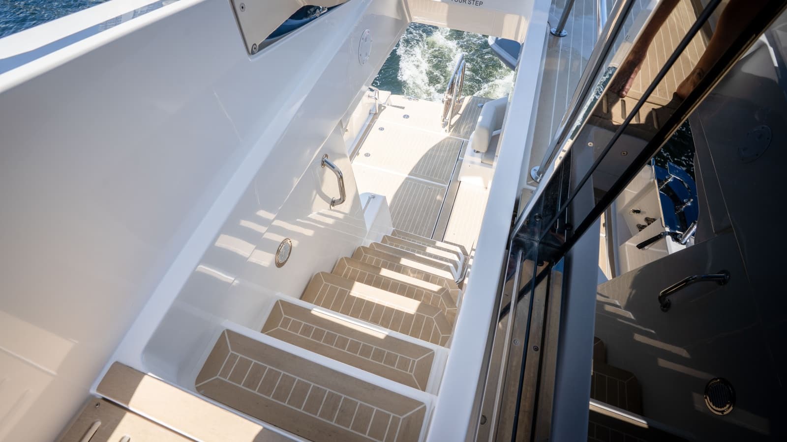 2025 Aquila 54 Yacht - Photo 22
