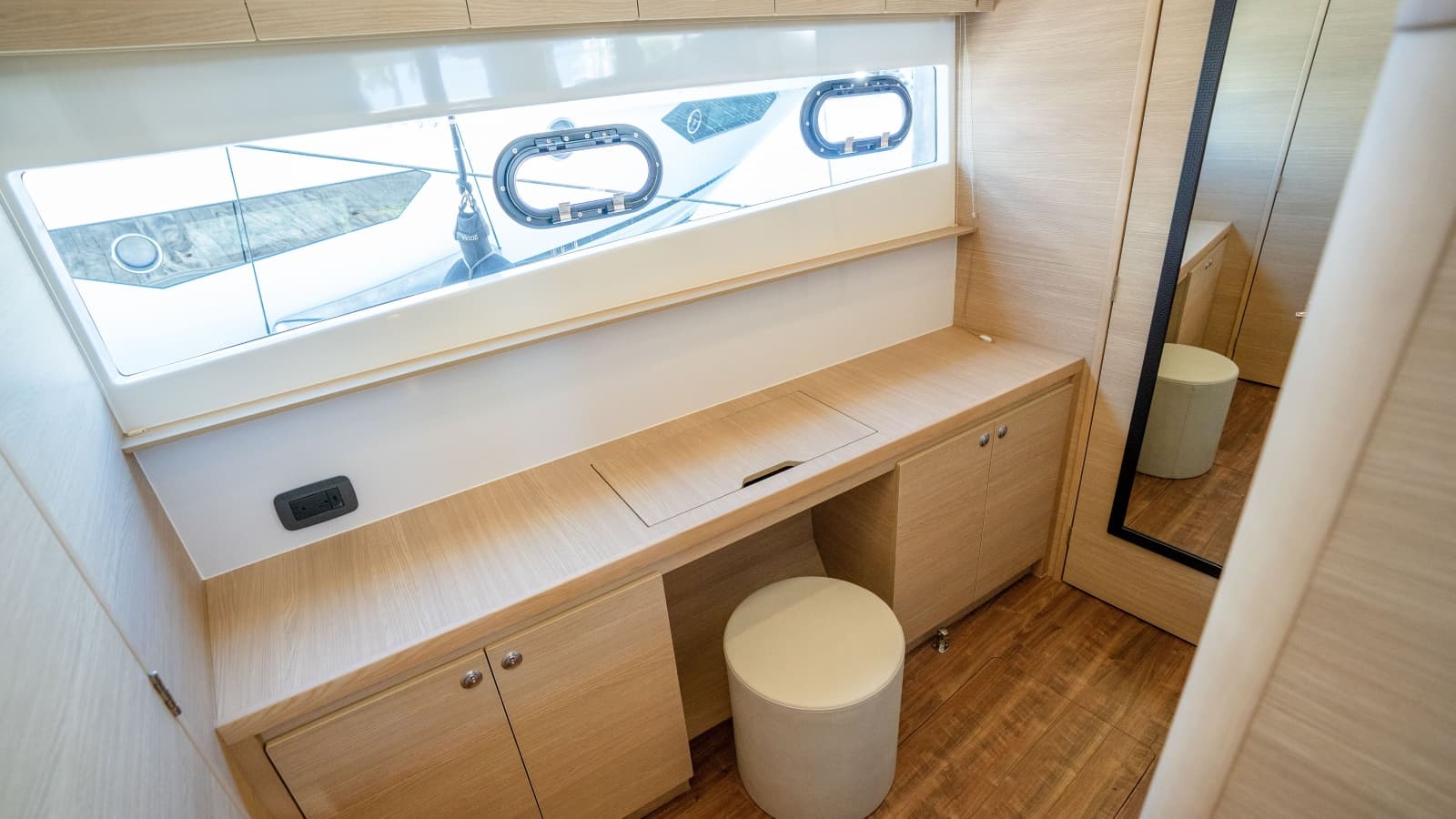 2025 Aquila 54 Yacht - Photo 34
