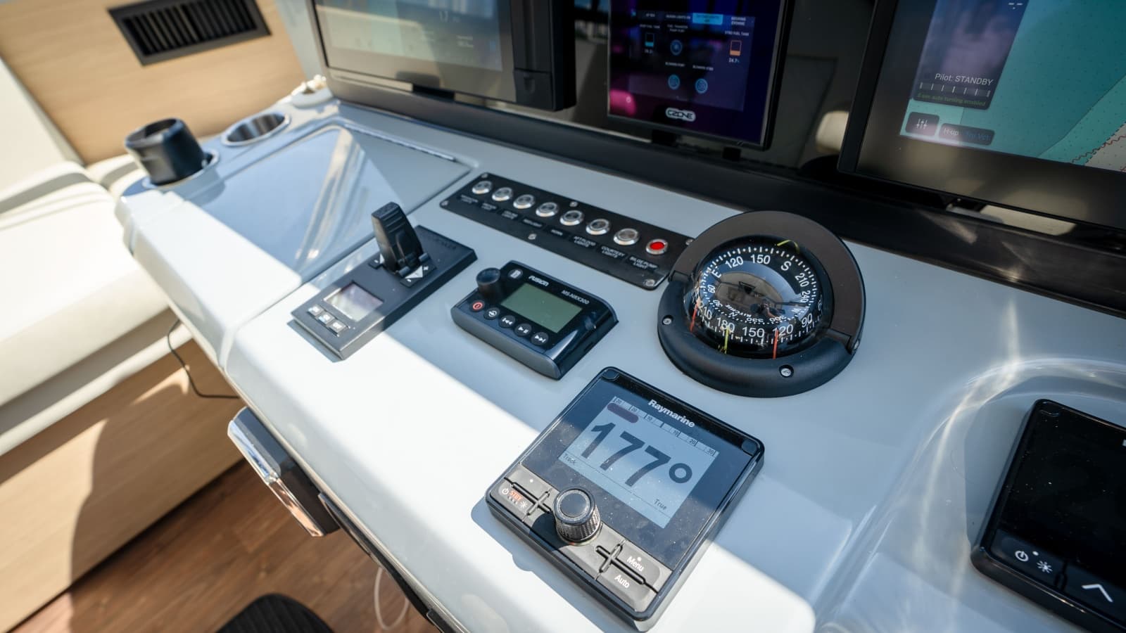 2025 Aquila 54 Yacht - Photo 18