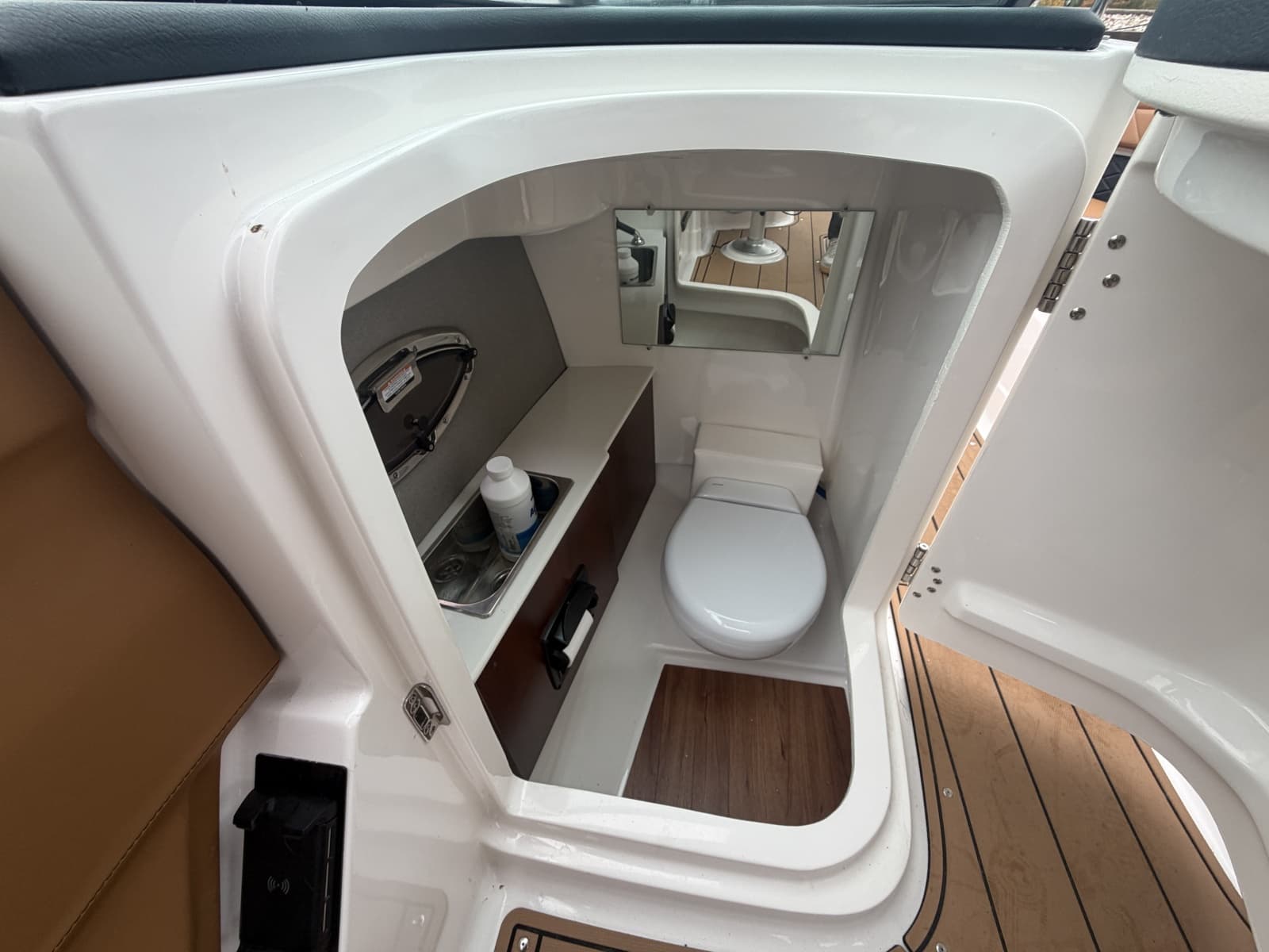 2025 Chaparral 267 SSX - Photo 16