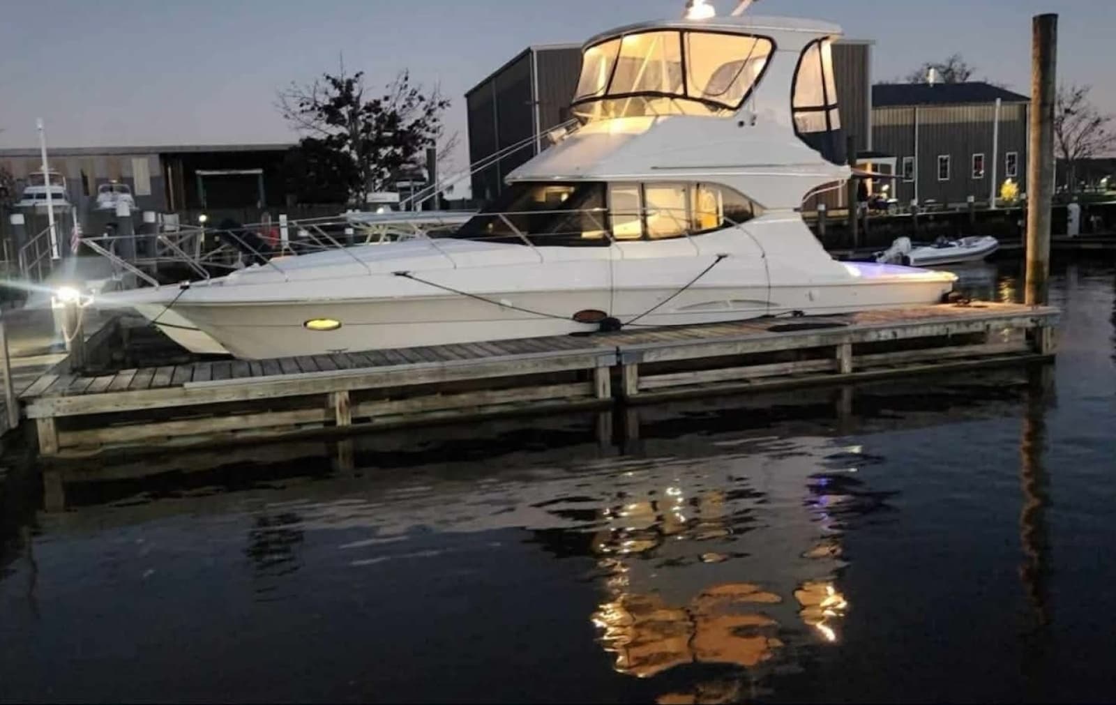 2003 Silverton 38 Convertible - Photo 2