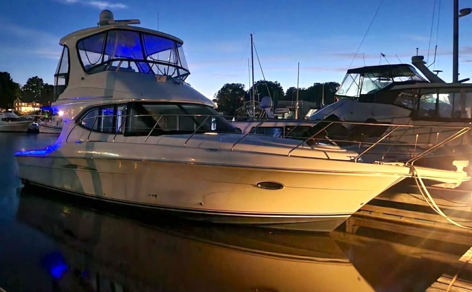 2003 Silverton 38 Convertible - Photo 3