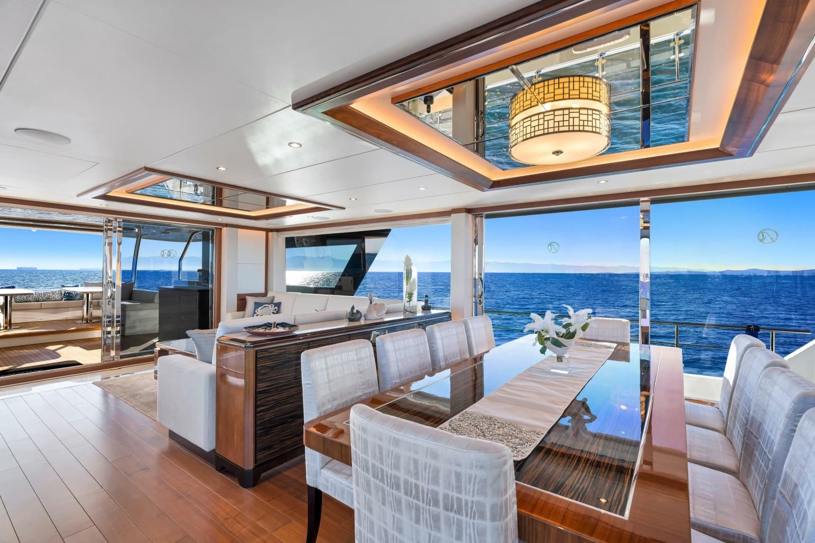 2021 Ocean Alexander 32L Motor Yacht - Photo 2