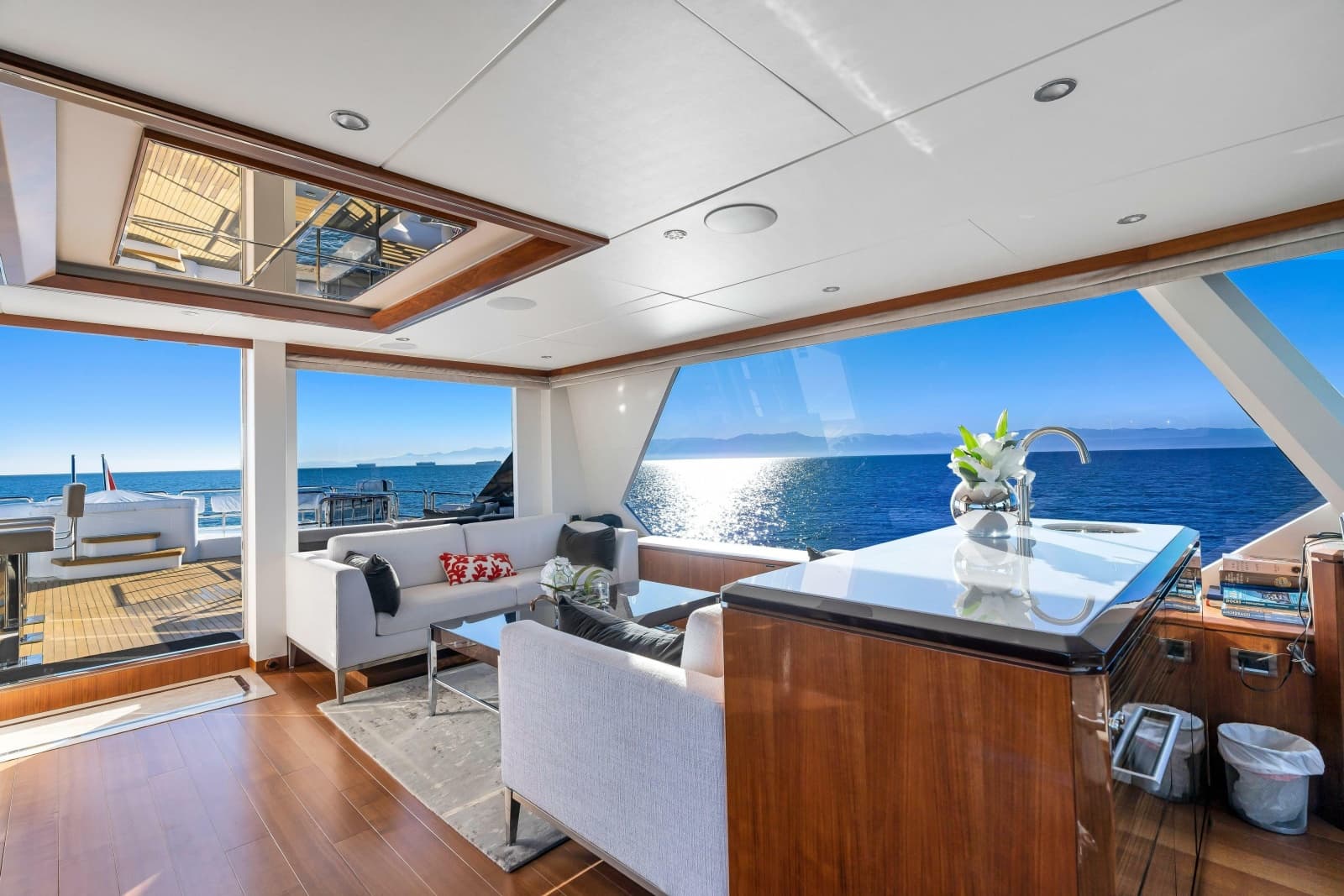 2021 Ocean Alexander 32L Motor Yacht - Photo 25