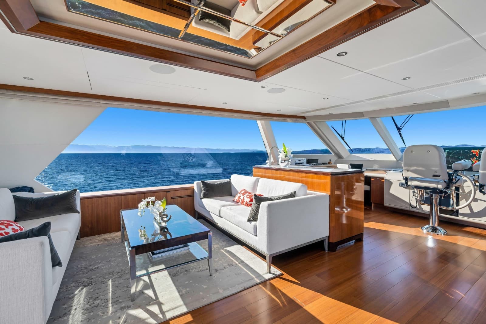 2021 Ocean Alexander 32L Motor Yacht - Photo 24