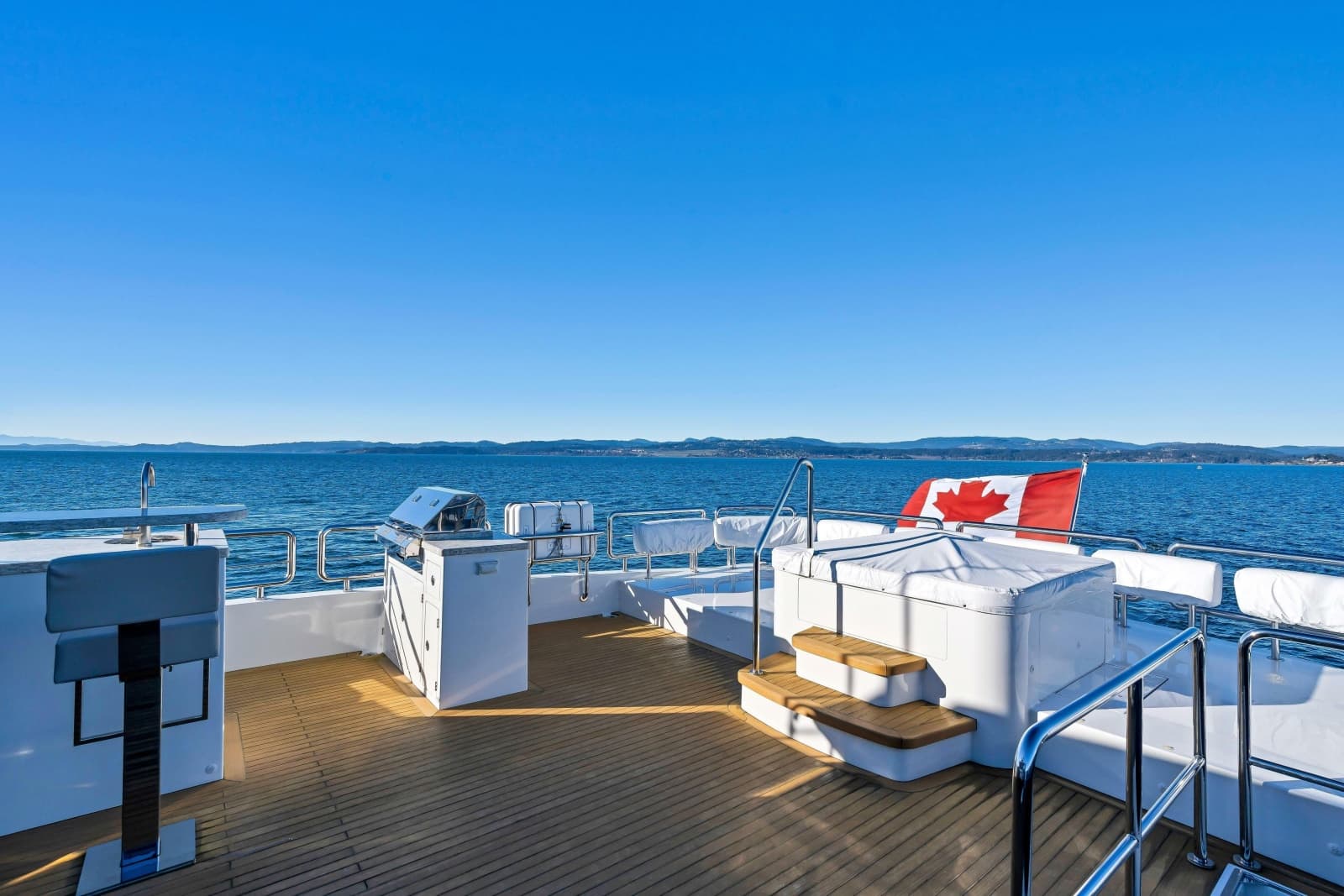 2021 Ocean Alexander 32L Motor Yacht - Photo 30