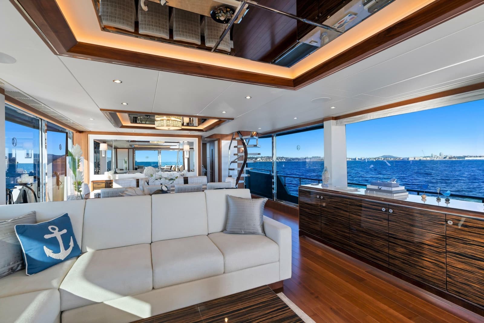 2021 Ocean Alexander 32L Motor Yacht - Photo 4