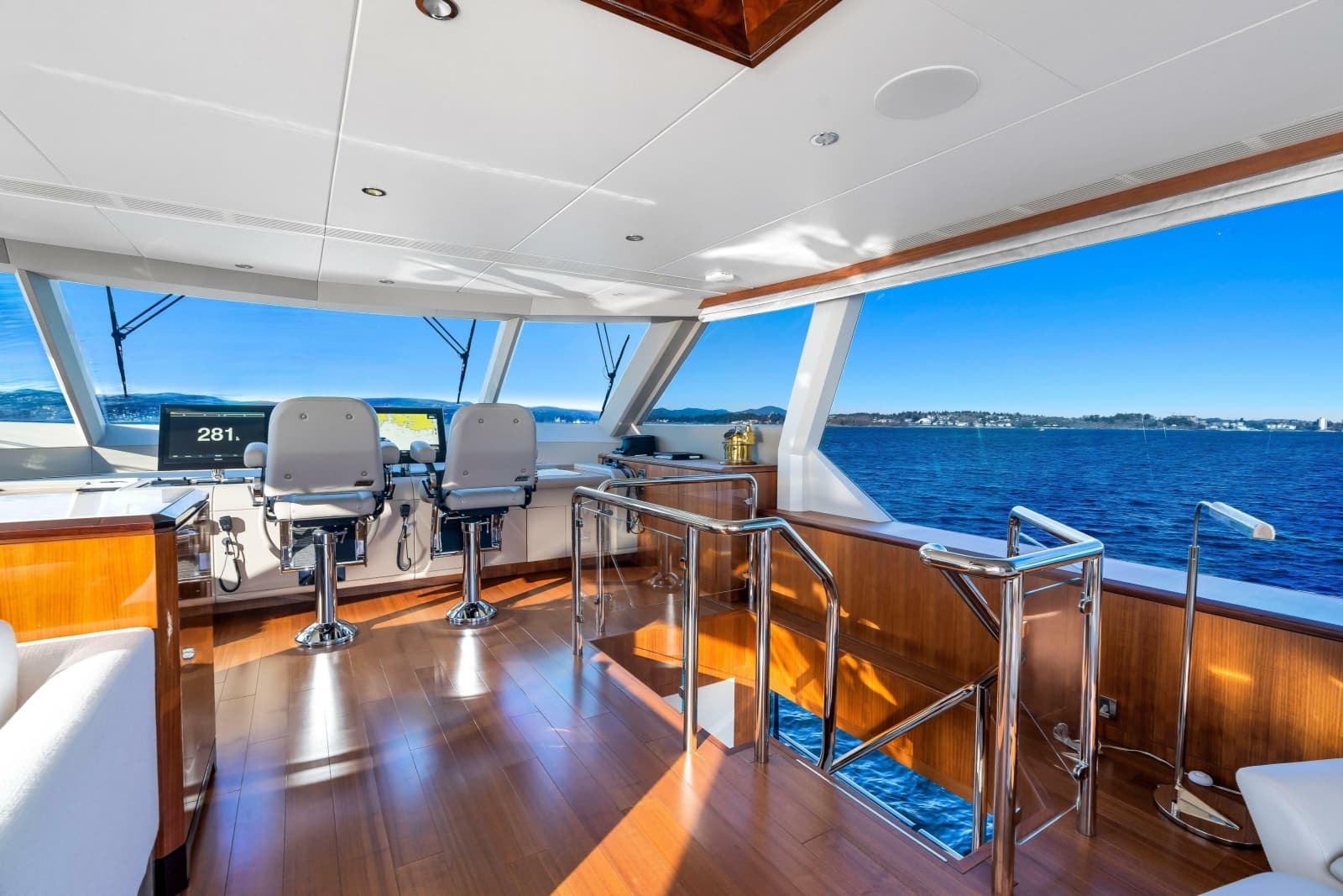 2021 Ocean Alexander 32L Motor Yacht - Photo 22