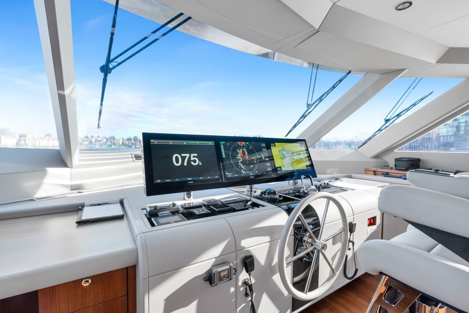 2021 Ocean Alexander 32L Motor Yacht - Photo 23