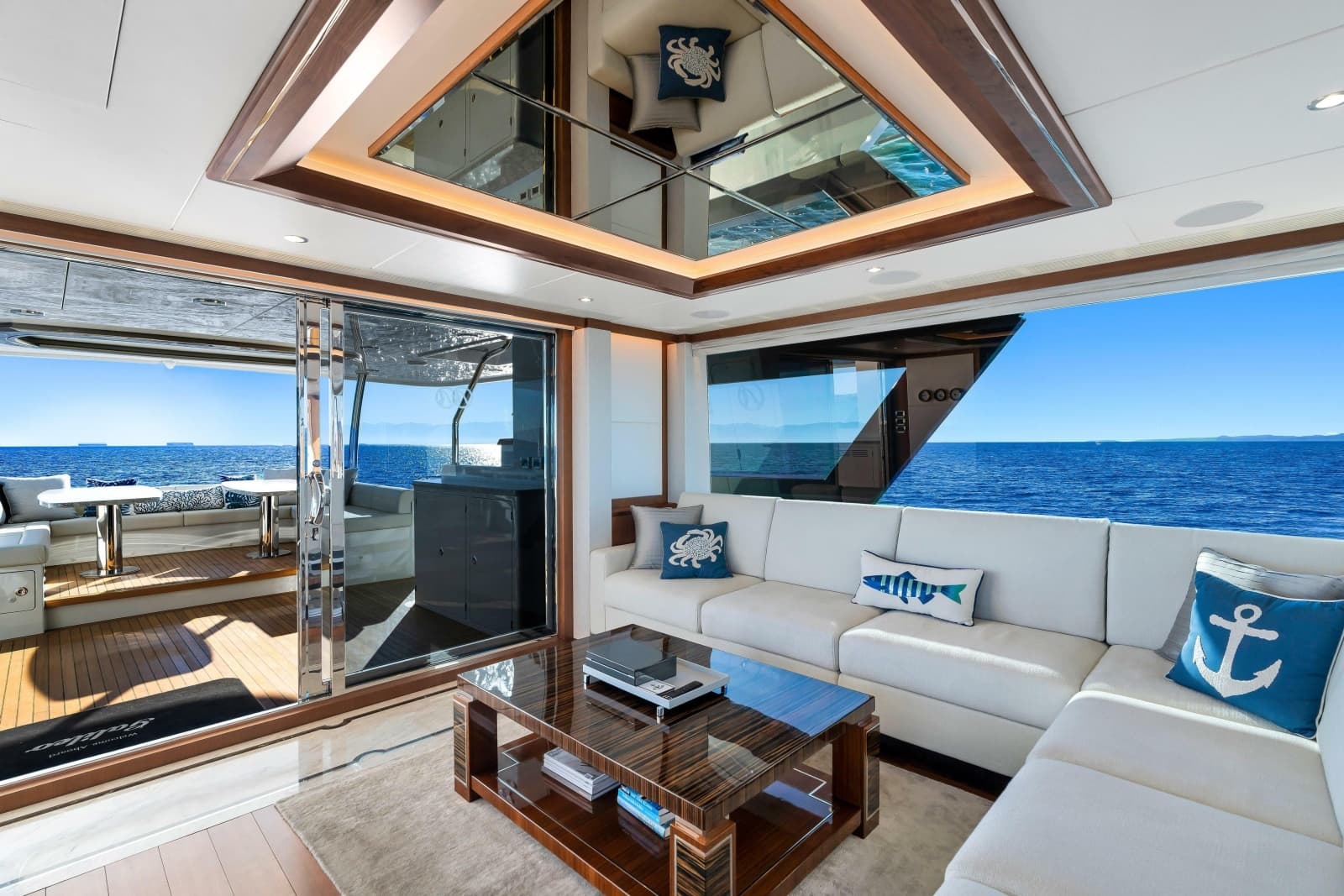 2021 Ocean Alexander 32L Motor Yacht - Photo 5