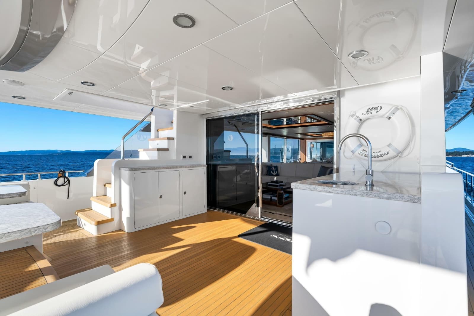 2021 Ocean Alexander 32L Motor Yacht - Photo 27