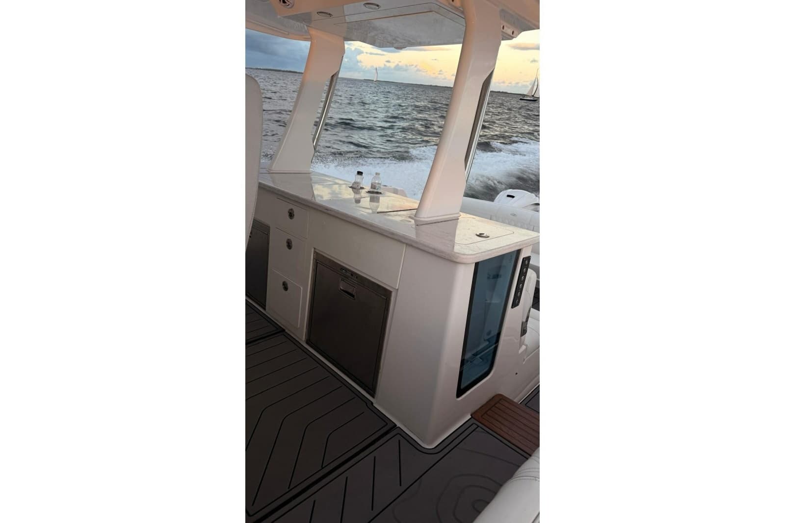 2020 Regal 38 SAV - Photo 4