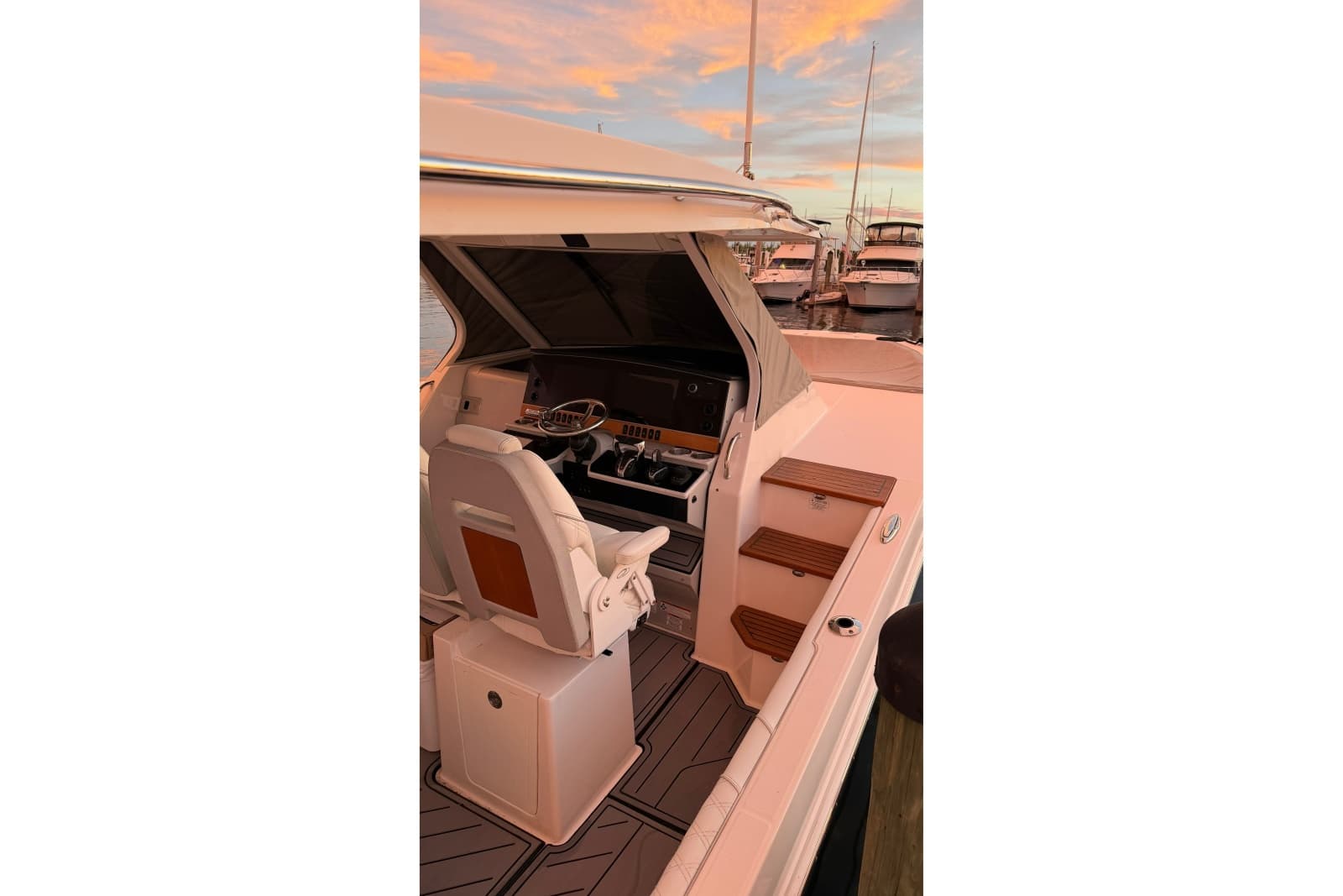 2020 Regal 38 SAV - Photo 23