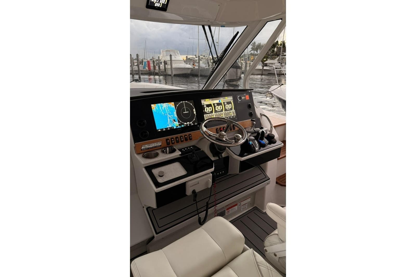2020 Regal 38 SAV - Photo 8