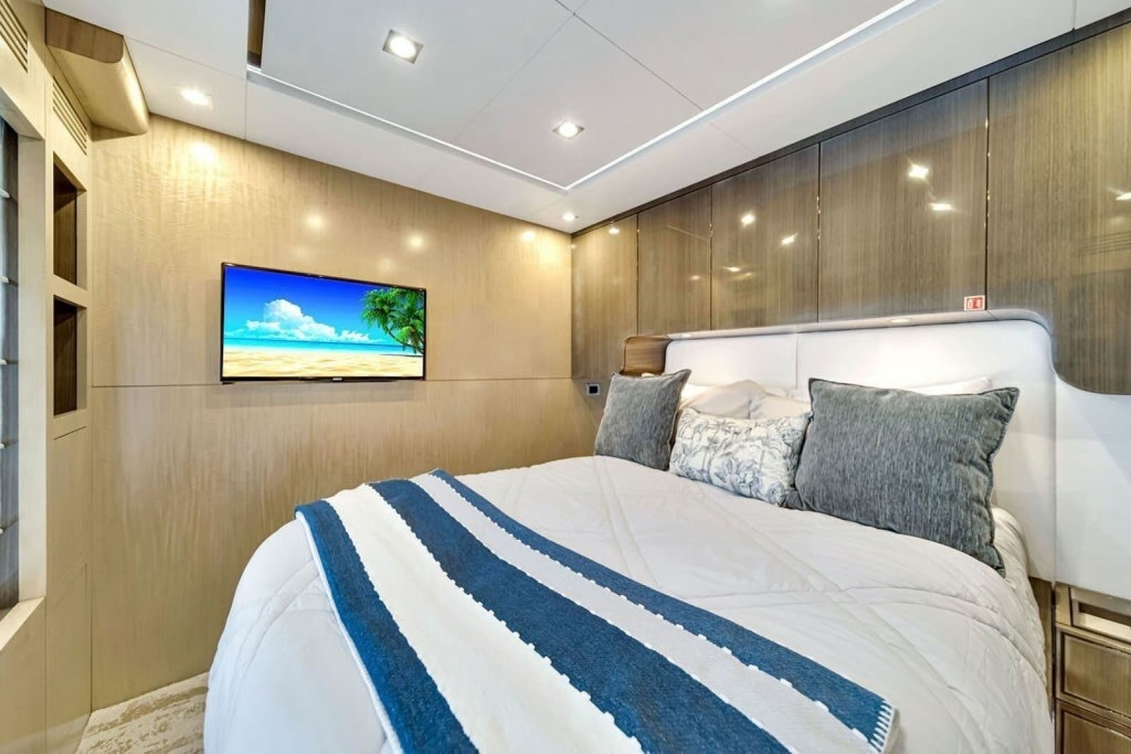 2017 Azimut 84 - Photo 78