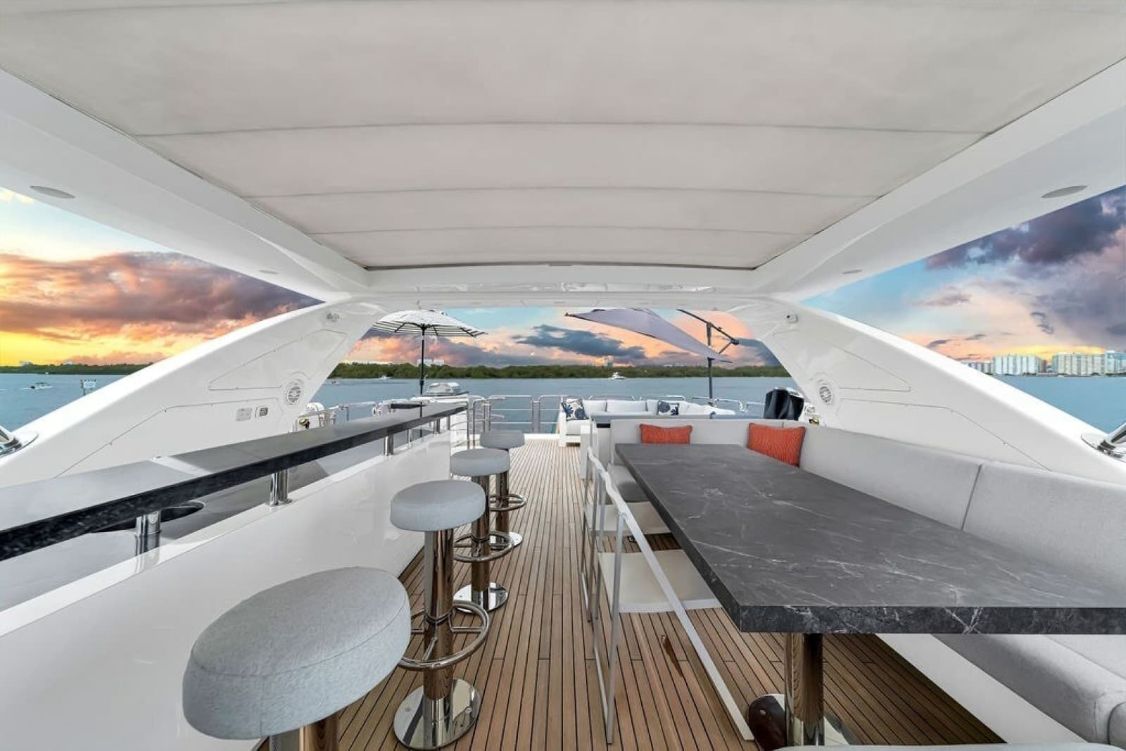 2017 Azimut 84 - Photo 30