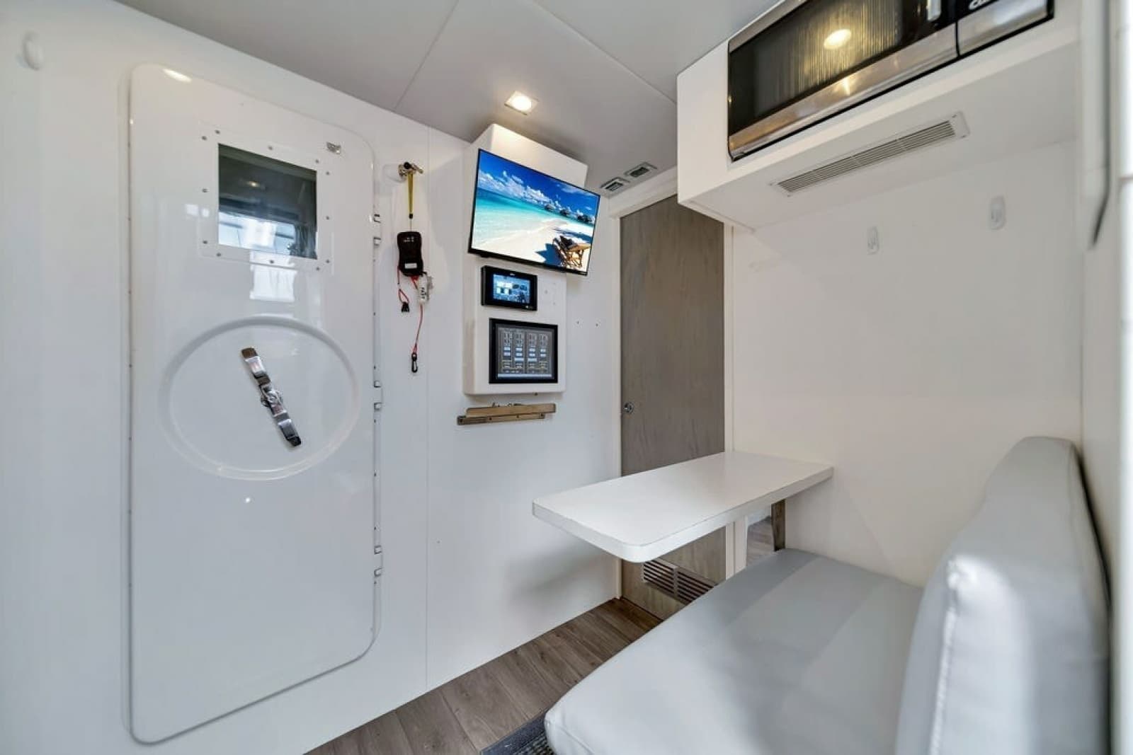 2017 Azimut 84 - Photo 100