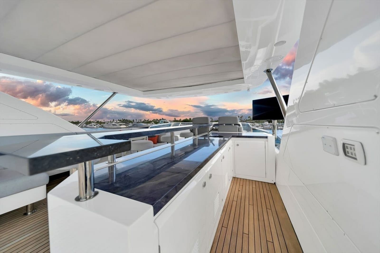 2017 Azimut 84 - Photo 31